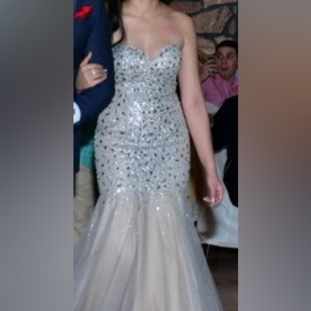 ELEGANT PARTY DRESS (PERFECT FOR THE prom)